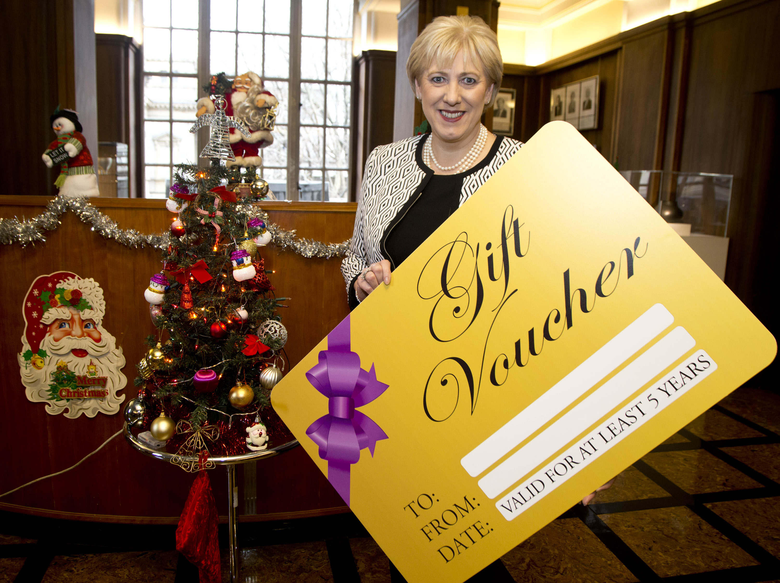 Minister Humphreys secures Cabinet approval for legislation to put a 5-year minimum expiry date on gift vouchers